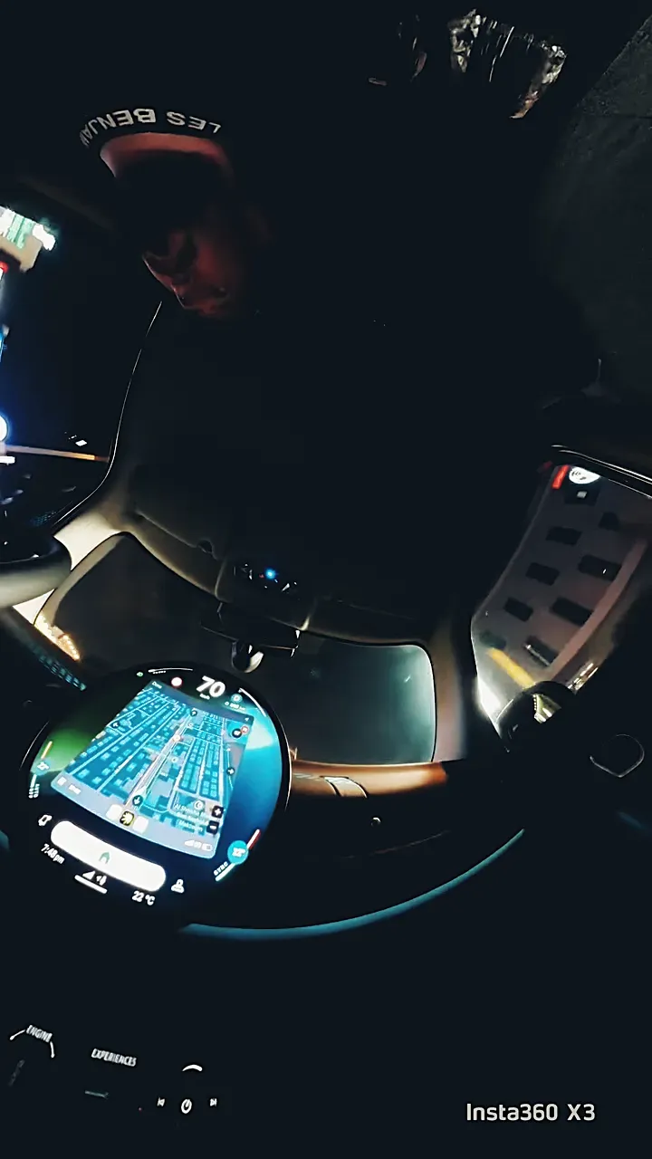 Гоняем по ночам по Джумейре на минике