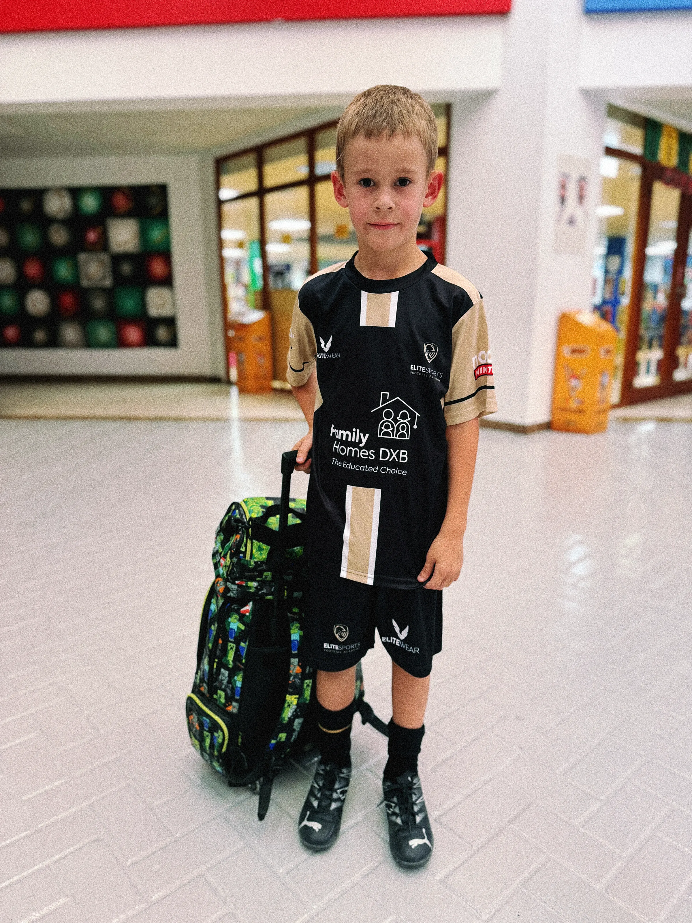 Константин является футболист